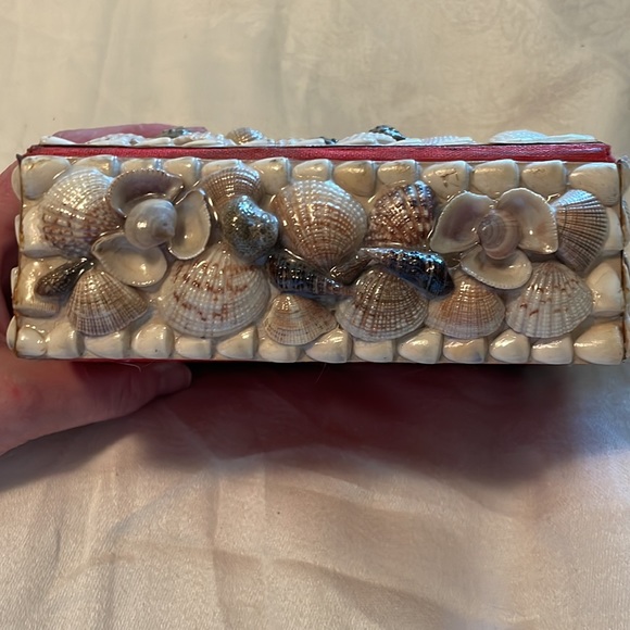 70’s Vintage Seashell Covered Jewelry & Trinket Box w Flocked Red Inside & Under - Picture 5 of 10